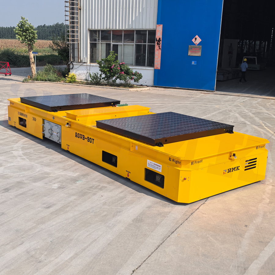 Self propelled trackless transfer cart